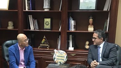 وزير الآثار يبحث مع «سامسونج» سبل استخدام التكنولوجيا للارتقاء بالسياحة