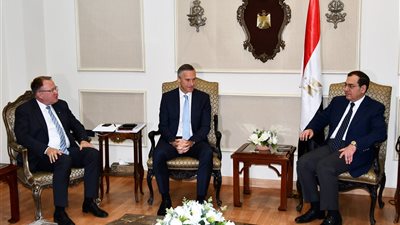 الملا يبحث ومجموعة ألمانية ضخ استثمارات في 5 مشروعات للبتروكيماويات