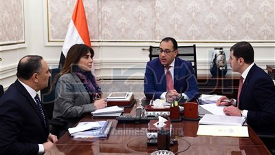 «مدبولي» يستعرض نتائج اللقاءات مع الشركات المتعثرة بالمناطق الحرة