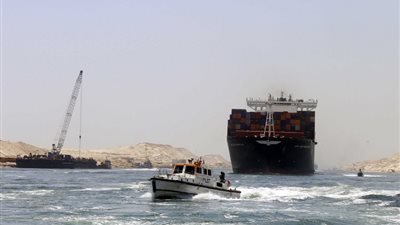  58 سفينة تعبر قناة السويس بحمولات 3.7 مليون طن