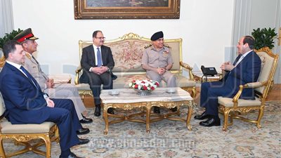 السيسي يشيد بمستوى التعاون بين القوات المسلحة والشرطة