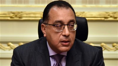 رئيس الوزراء يقرر تخفيض عدد العاملين في المصالح والأجهزة الحكومية