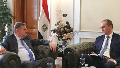 وزير قطاع الأعمال يبحث التعاون مع بيلاروسيا في إنتاج سيارات «ميكروباص»