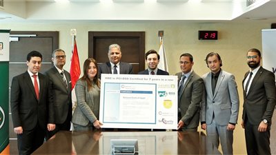 البنك الأهلي يحصل علي شهادة التوافق مع معايير تأمين البطاقات الإلكترونية