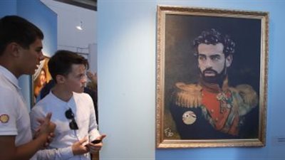شاهد.. محمد صلاح بالزى العسكرى مع نجوم العالم فى متحف روسى