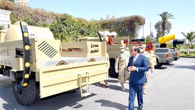 السيسي يتفقد نماذج تجهيزات ومعدات القوات المسلحة لمكافحة فيروس كورونا