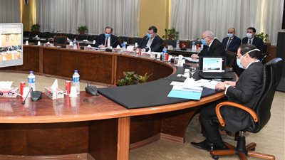 «الملا»: خطة مرنة لمواجهة تباطؤ تشغيل الحفارات مع انخفاض أسعار البترول