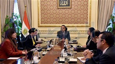 رئيس الوزراء يتابع خطة وزارة البيئة لمكافحة فيروس كورونا