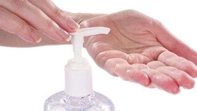 مصلحة الكيمياء تحلل 500 عينة مطهرات ومنظفات وكحول وكمامات يوميًا