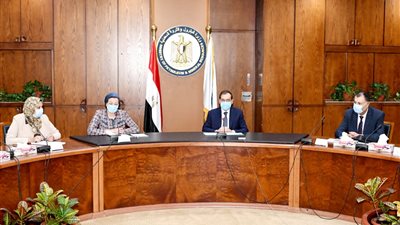 «البترول» و«البيئة» يبحثان حل مشكلة الصرف الصناعى فى خليج السويس