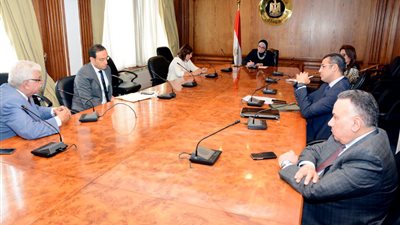 وزيرة التجارة تبحث تعميق التصنيع المحلي وتوفير مدخلات انتاج وطنية