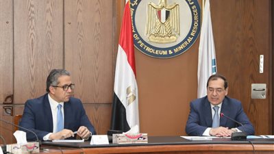 «البترول» و«السياحة» تتفقان على تخفيضات إضافية لسعر وقود الطيران