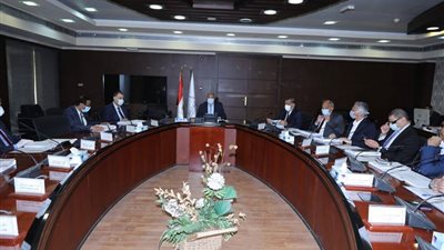 وزير النقل يؤكد ضرورة دعم شركات الطرق بأحدث المعدات والأجهزة