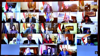 تخصيص قطعتي أرض لإقامة محطات تدفيع وتخزين المنتجات البترولية بالسويس