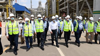 وزير البترول يتفقد التشغيل التجريبي النهائي لمجمع المصرية للتكرير بمسطرد