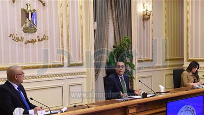 «مدبولى»: إقامة تجمعات عمرانية ومشروعات تنموية بالساحل الشمالى