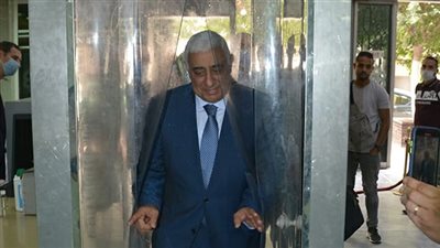 المصرف المتحد يحصن العملاء والعاملين بكابينة التطهير والتعقيم