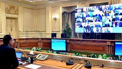 الحكومة تقرر خصم 1% من صافي دخل العاملين بالدولة لمواجهة كورونا