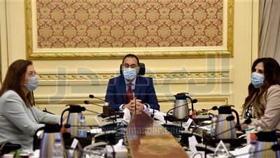 رئيس الوزراء يناقش الإصلاحات الهيكلية المقترحة للاقتصاد المصرى