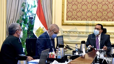 رئيس الوزراء يستعرض مخطط إنشاء مدينة سكنية بالعامرية