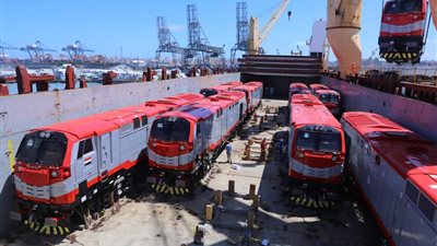 وزير النقل يعلن وصول 20 جرار سكة حديد جديد لميناء الإسكندرية