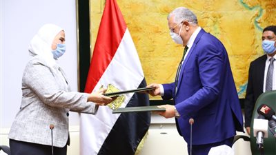 «الزراعة» و«التضامن» يوقعان بروتوكولاً لتمويل 2400 مشروعاً فى الصعيد