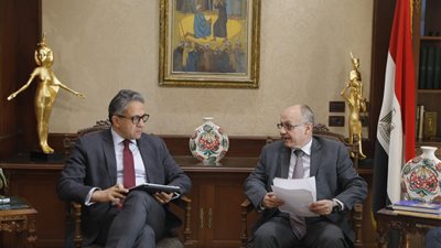 «العناني» يبحث مع سفير قبرص تعزيز التعاون فى مجال السياحة والآثار