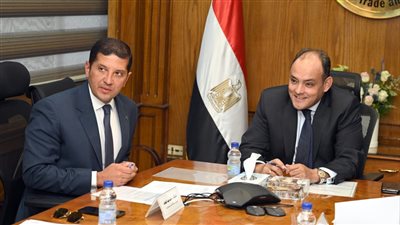وزير التجارة يبحث تيسير إجراءات التراخيص الصناعية على المستثمرين