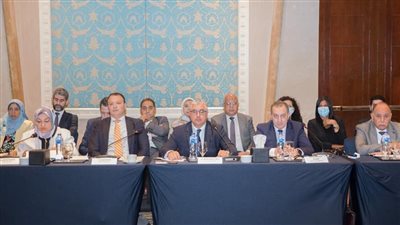 «اقتصادية قناة السويس» تتابع مع «الكهرباء» و«الصندوق السيادي» مشروعات الوقود الأخضر 