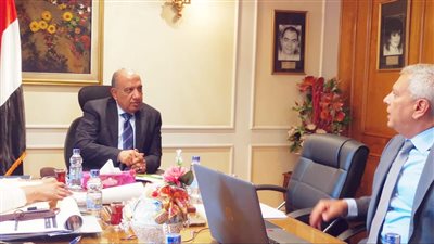 وزير قطاع الأعمال العام يتابع جهود تطوير شركات القابضة للأدوية