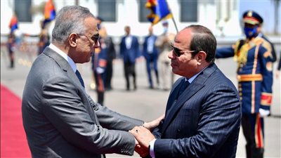 الرئيس السيسي يودع رئيس وزراء العراق بمطار العلمين
