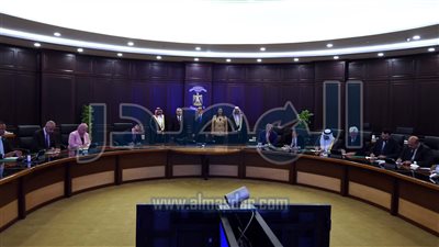 توقيع 7 مذكرات تفاهم لإنشاء مجمعات صناعية للهيدروجين الأخضر بـ«العين السخة»