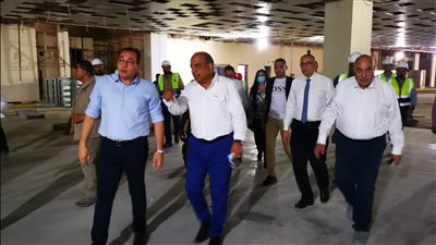 وزير قطاع الأعمال يتفقد الإنشاءات الجديدة بشركة غزل المحلة