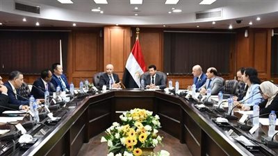 وزير الرياضة يبحث التعاون مع مجموعة من سفراء الدول الآسيوية 