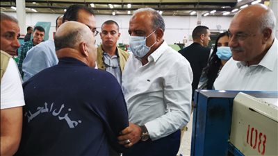 وزير قطاع الأعمال العام يتفقد مركز التدريب المطور بشركة غزل المحلة