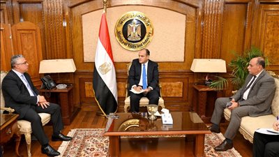 وزير التجارة ورئيس «اقتصادية قناة السويس» يستعرضان الفرص الاستثمارية بالمنطقة