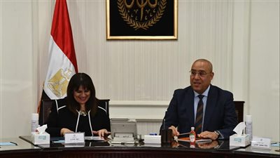 ‫ وزيرا الإسكان والهجرة يبحثان التعاون لإتاحة فرص الاستثمار العقارى للمصريين بالخارج