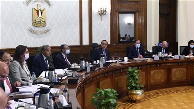 الحكومة تعلن إعفاء 14 قطاعًا صناعيًا من الضريبة العقارية