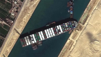 عودة حركة الملاحة في قناة السويس بعد تعويم السفينة الجانحة