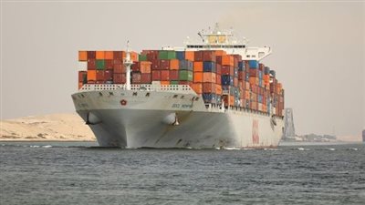  عبور 57 سفينة بحمولات 3.4 مليون طن فى قناة السويس