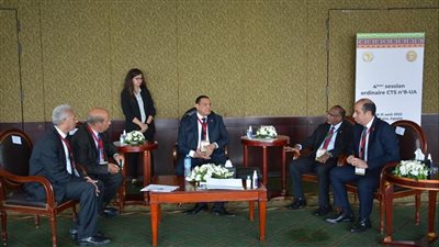 وزير التنمية المحلية يلتقى سفير بعثة الاتحاد الأفريقى بالقاهرة 