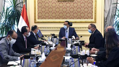 مدبولي يستعرض إجراءات توفير التمويل اللازم للسلع الاستراتيجية 