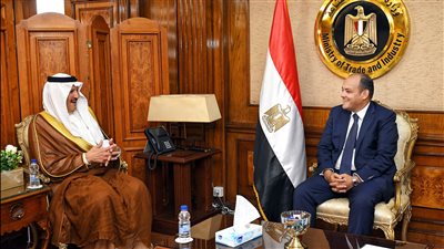 وزير التجارة والصناعة يبحث مع سفير السعودية بالقاهرة تعزيز أطر التعاون الاقتصادي المشترك