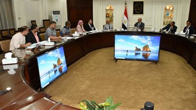 وزير الإسكان يوجه بإتاحة المزيد من قطع الأراضى بمشروع «بيت الوطن» 