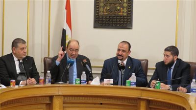 استمرار غياب بعض المستلزمات الطبية من قائمة السلع المستثناة من فتح الاعتمادات المستندية للواردات