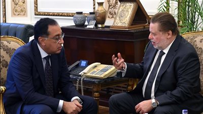 رئيس الوزراء يستعرض مع محافظ البنك المركزي محاور المؤتمر الاقتصادى