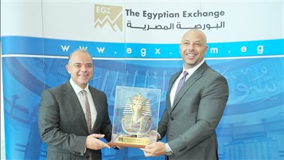 البورصة المصرية تُكرم الدكتور محمد فريد لجهوده في تطوير سوق الأوراق المالية 