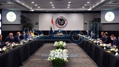 رئيس الوزراء يتابع مع 9 شركات أجنبية ومحلية تنفيذ عدد من المشروعات الجديدة