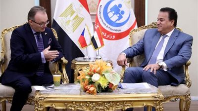 وزير الصحة يبحث مع سفير التشيك بمصر التعاون في الاستثمار الطبي 