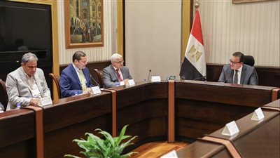 وزير الصحة يتابع الموقف التنفيذى لخطة تطبيق التأمين الصحي الشامل